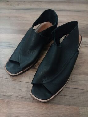 Women’s Black Open-Toe Slingback Sandals